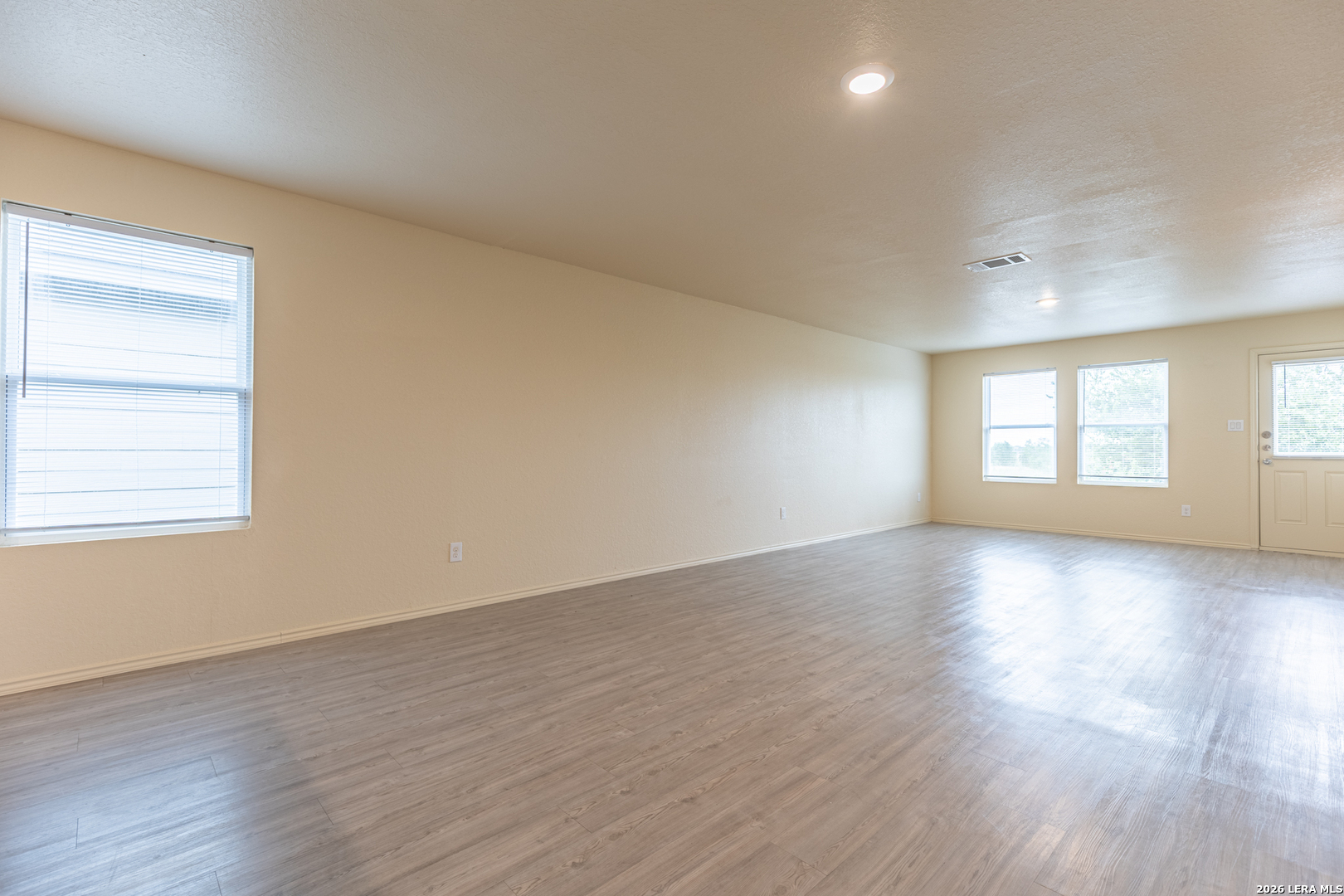 2907 CHARPAK DR, Converse, TX 78109