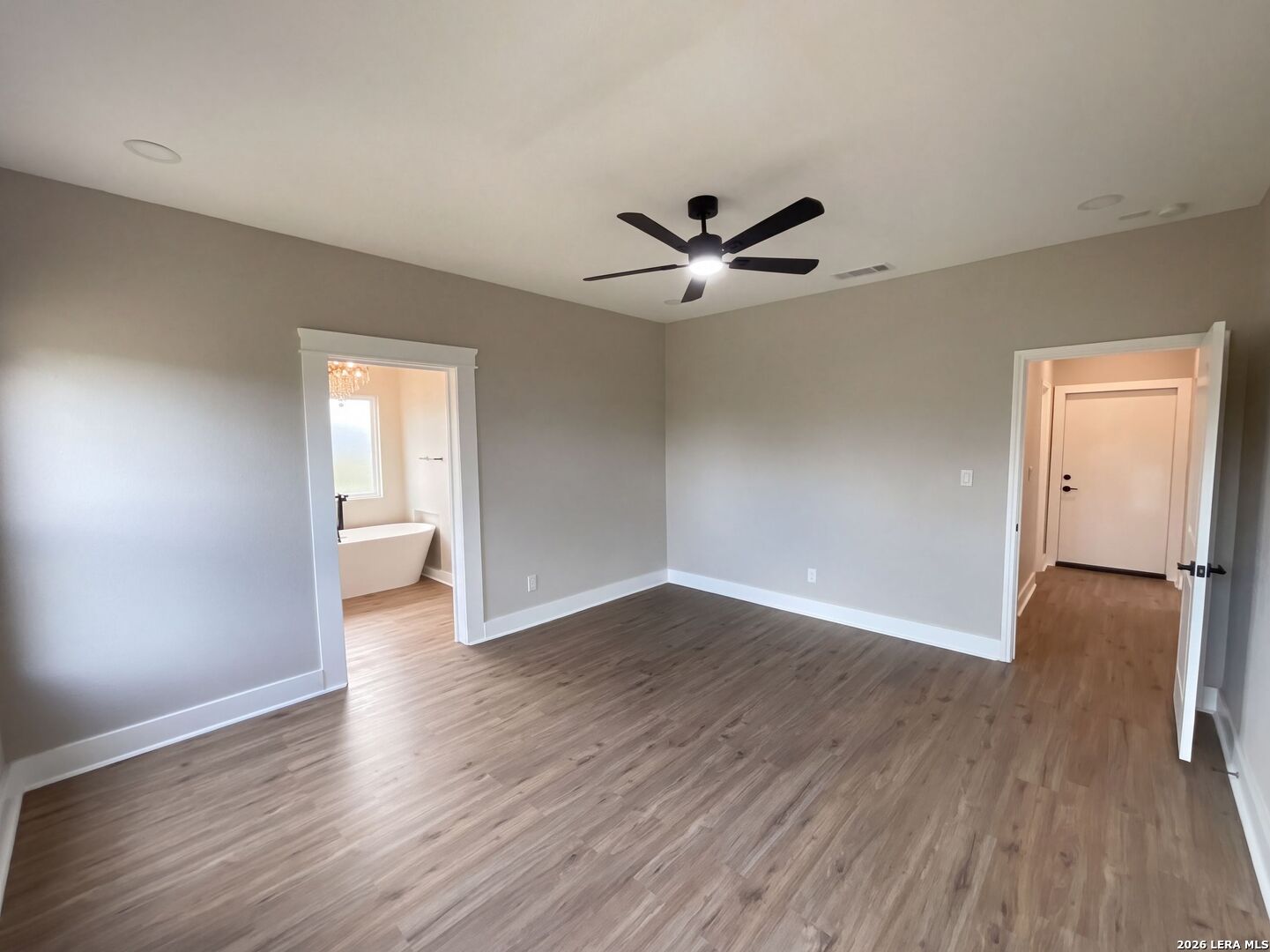185 E MEDIUM MEADOW DR, Lytle, TX 78052