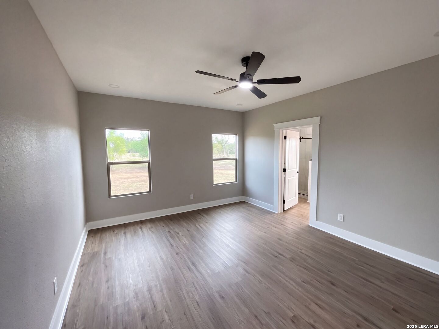 185 E MEDIUM MEADOW DR, Lytle, TX 78052