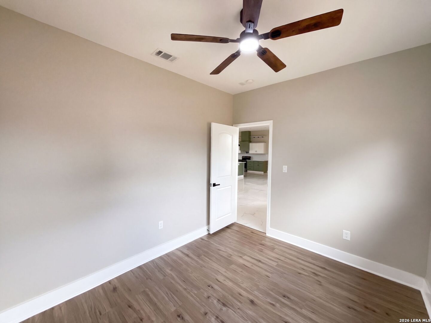 185 E MEDIUM MEADOW DR, Lytle, TX 78052