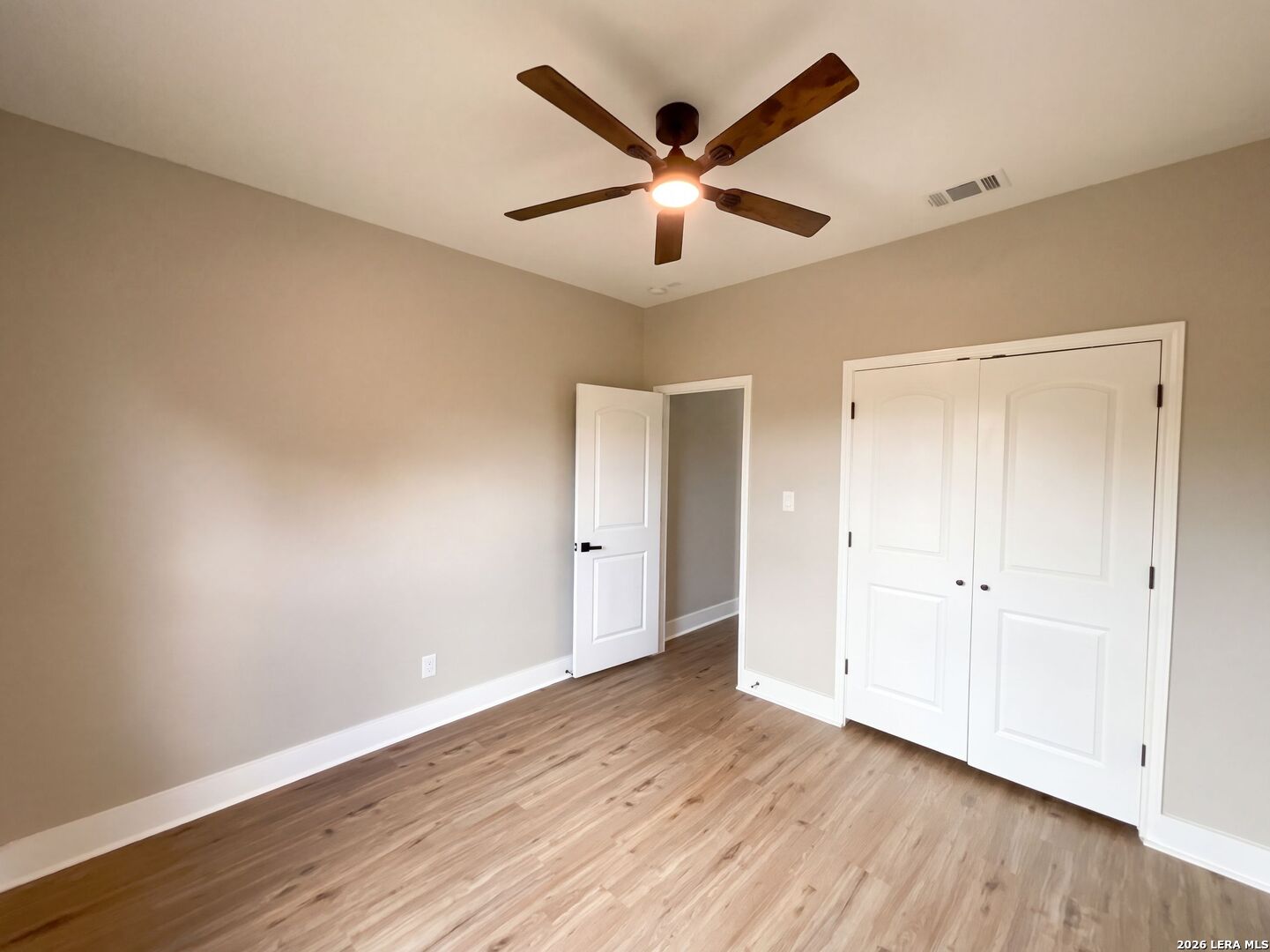 185 E MEDIUM MEADOW DR, Lytle, TX 78052