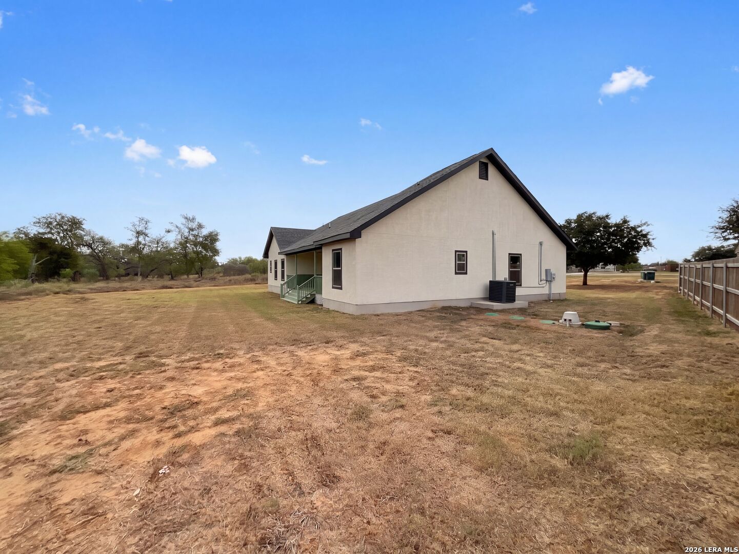 185 E MEDIUM MEADOW DR, Lytle, TX 78052