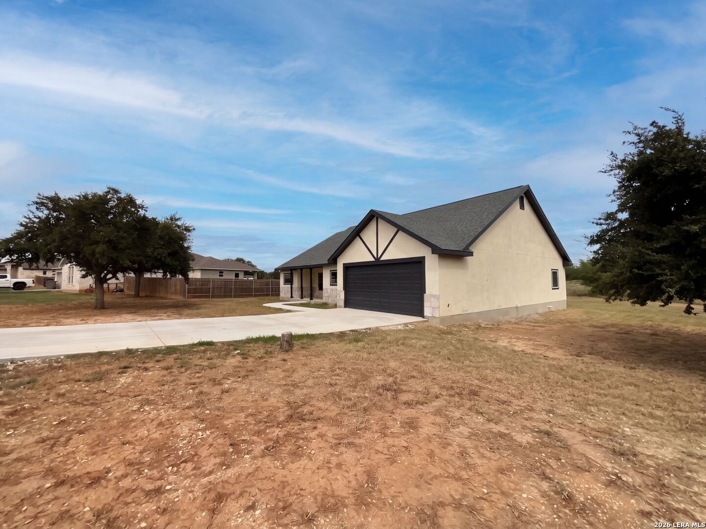 185 E MEDIUM MEADOW DR, Lytle, TX 78052