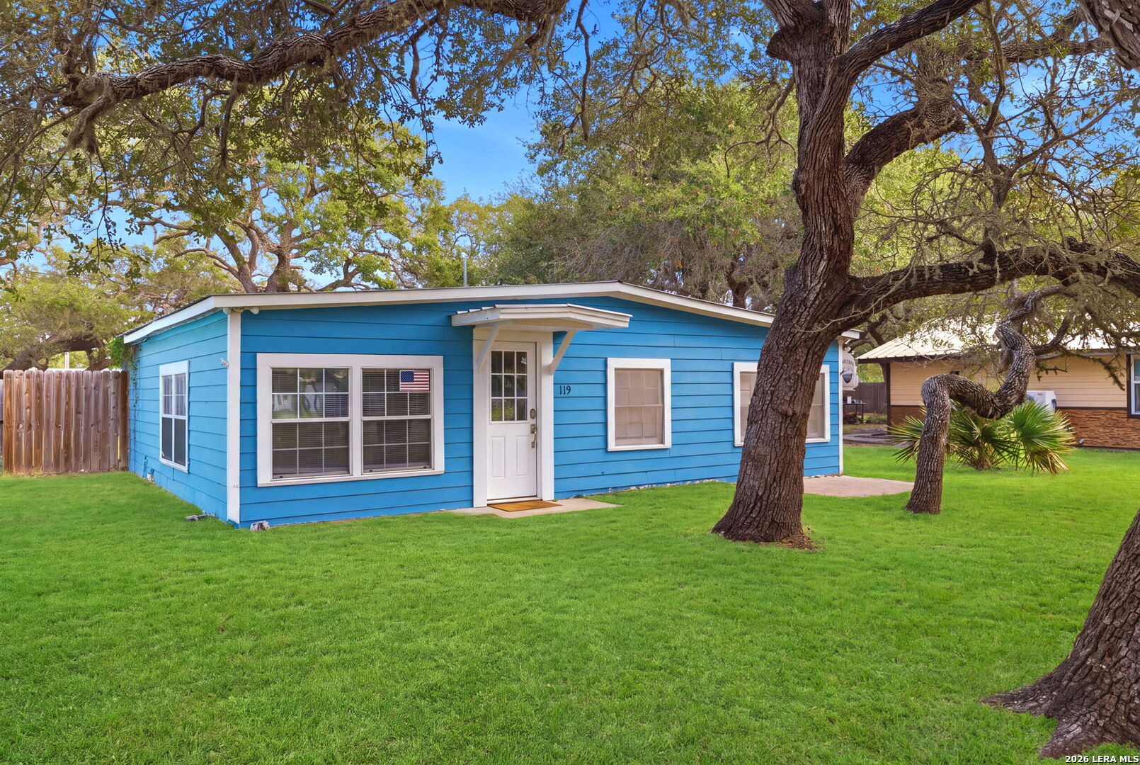 119 Palm St, Rockport, TX 78382