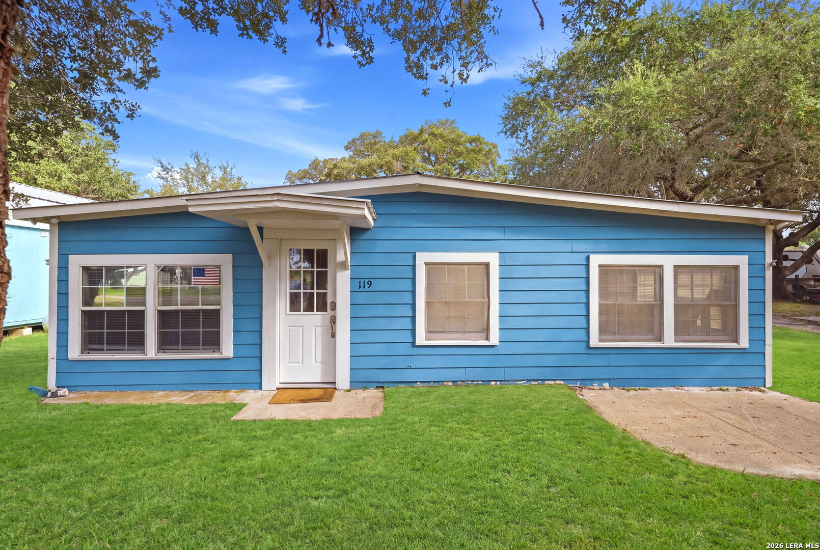 119 Palm St, Rockport, TX 78382