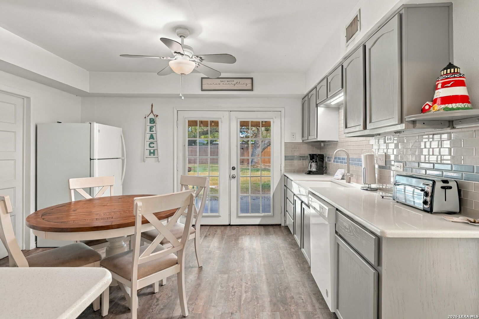 119 Palm St, Rockport, TX 78382