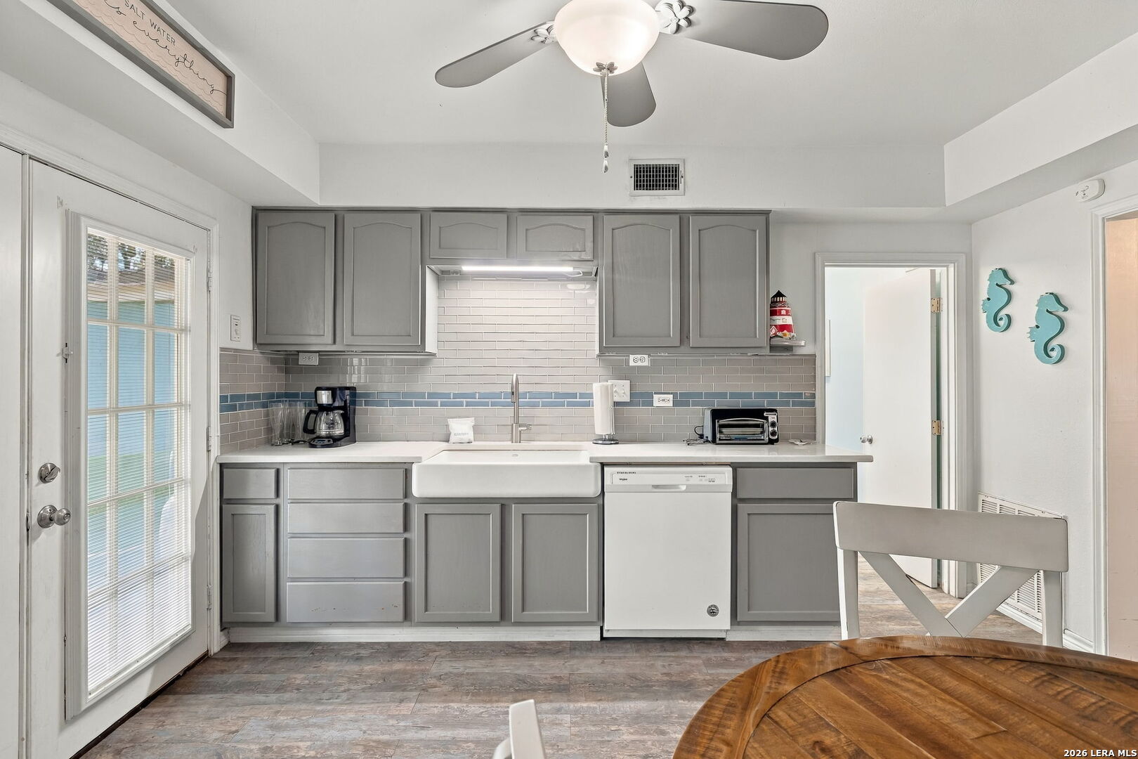 119 Palm St, Rockport, TX 78382