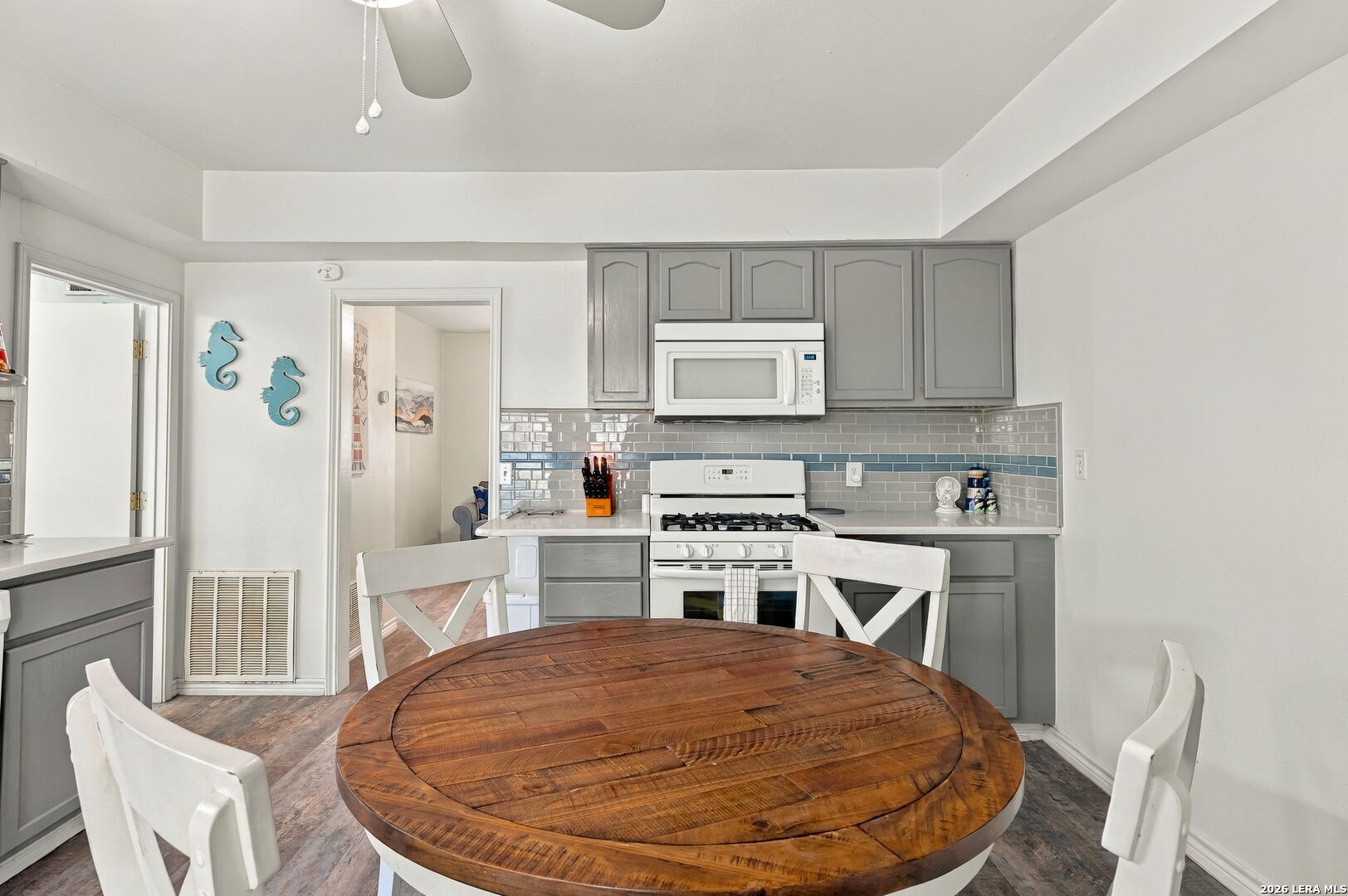 119 Palm St, Rockport, TX 78382