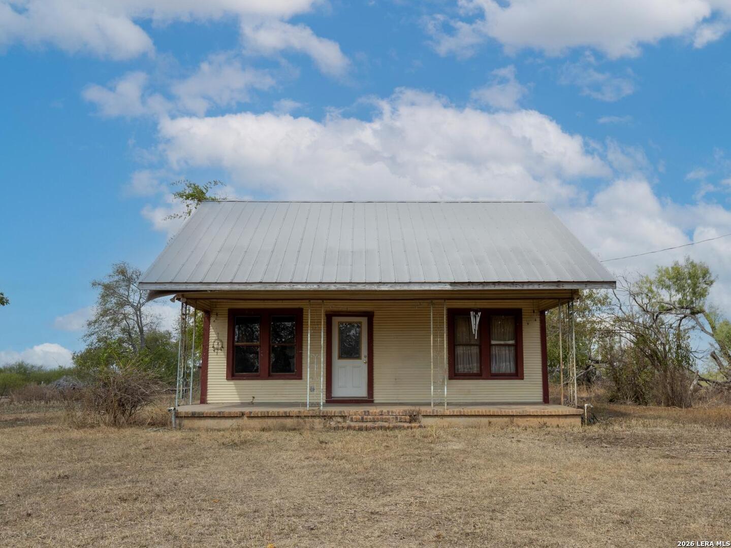 455 E COUNTY ROAD 6714, Natalia, TX 78059