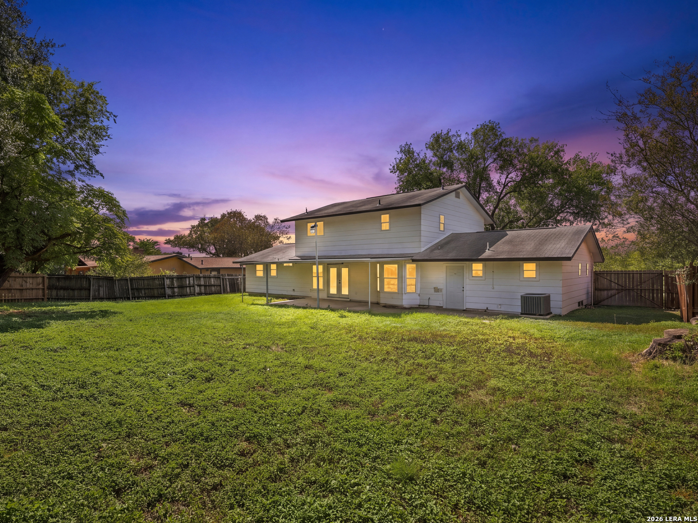 8006 RUSTIC FOREST DR, San Antonio, TX 78239
