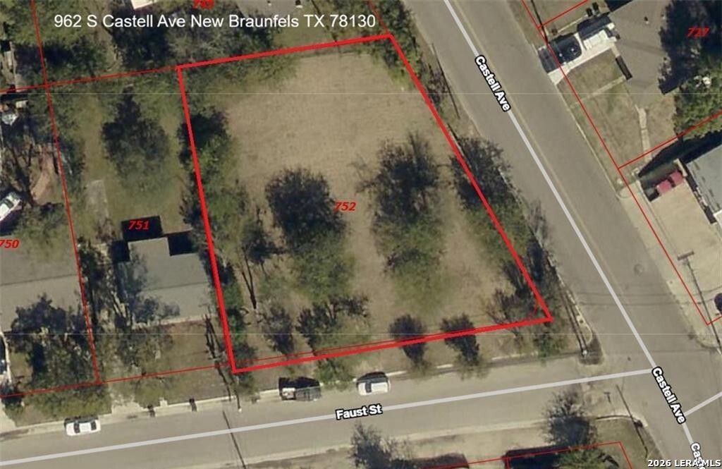 962 S CASTELL AVE, New Braunfels, TX 78130