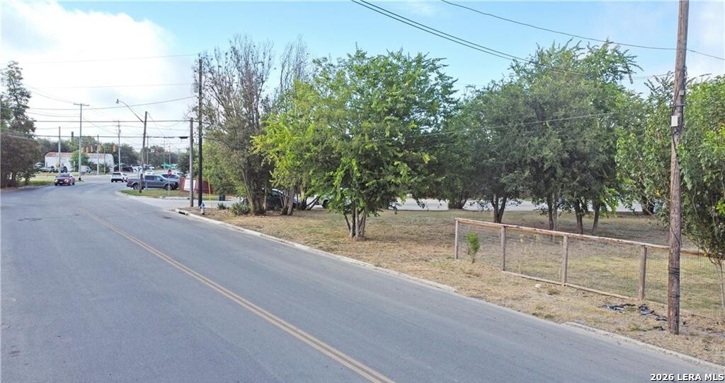 962 S CASTELL AVE, New Braunfels, TX 78130