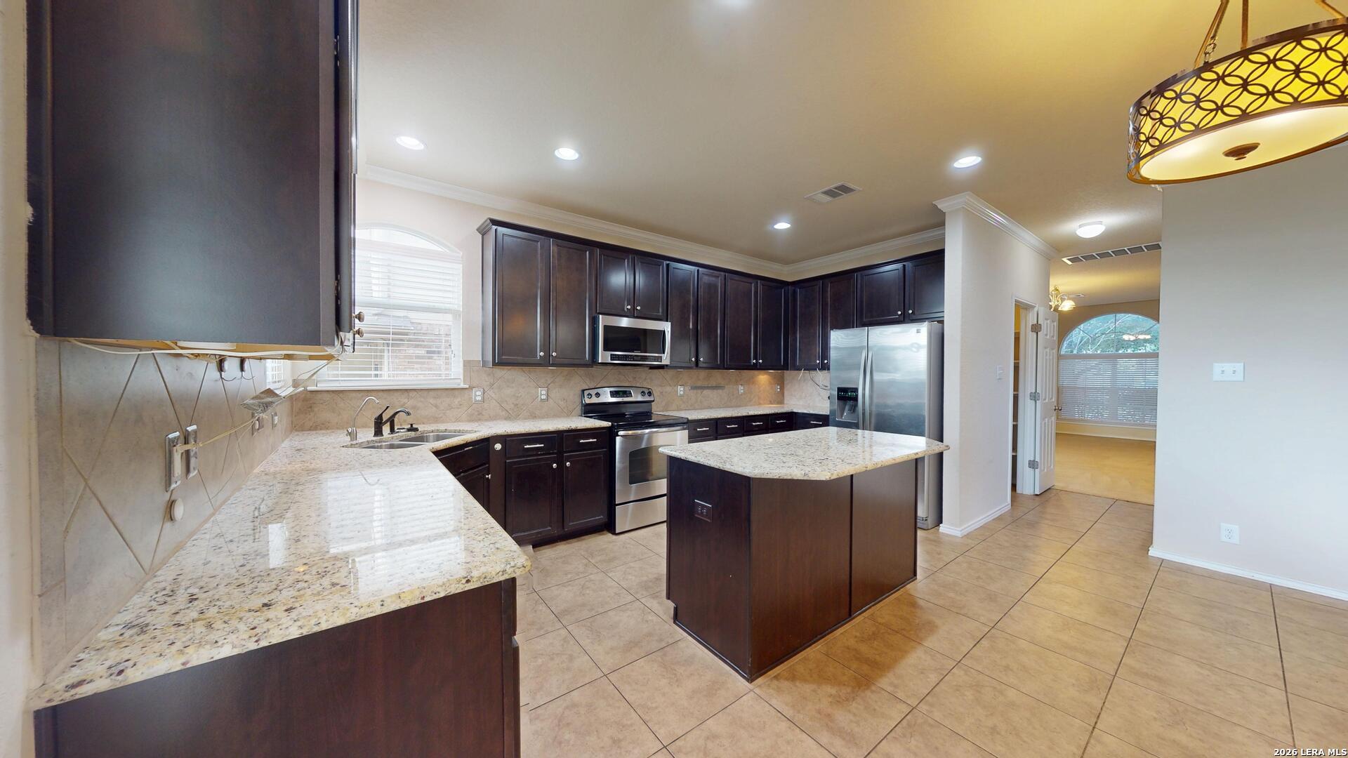 229 KENSINGTON DR, Cibolo, TX 78108