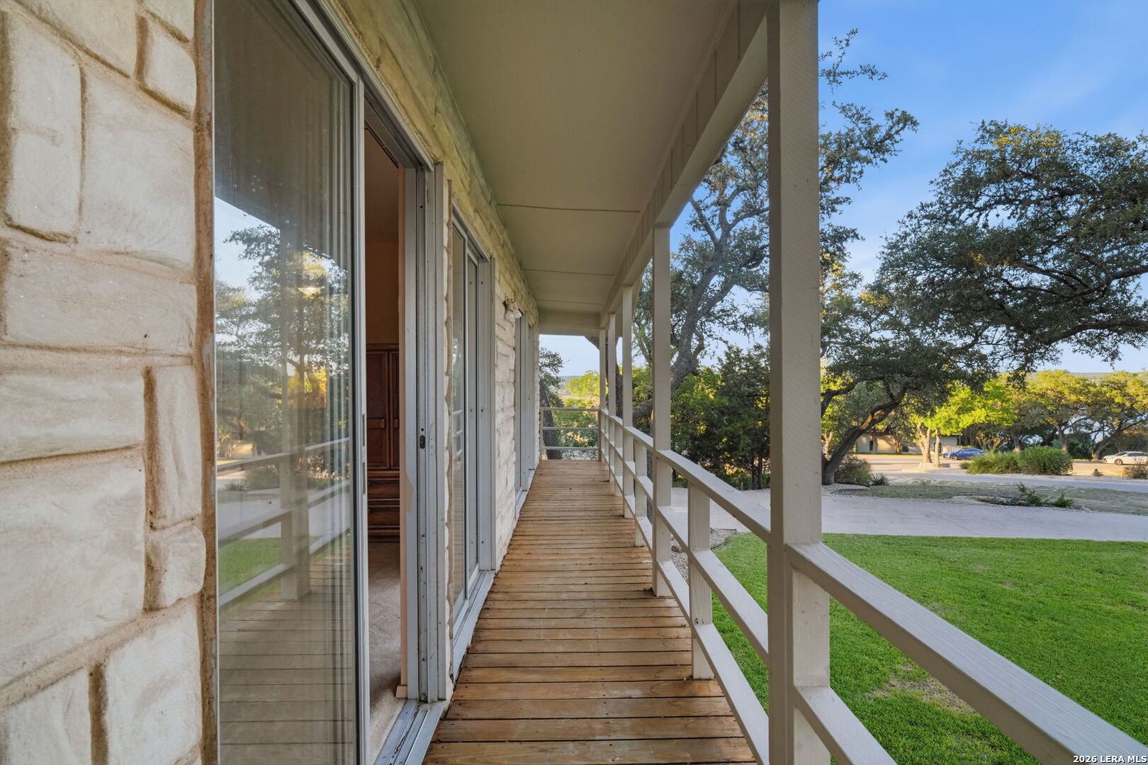 500 KINGS POINT DR, Canyon Lake, TX 78133