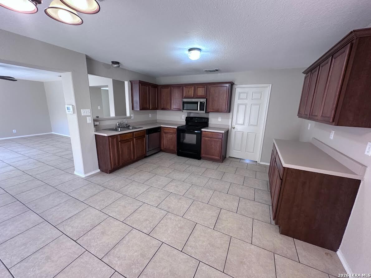 6614 Carlsbad Rio, San Antonio, TX 78233