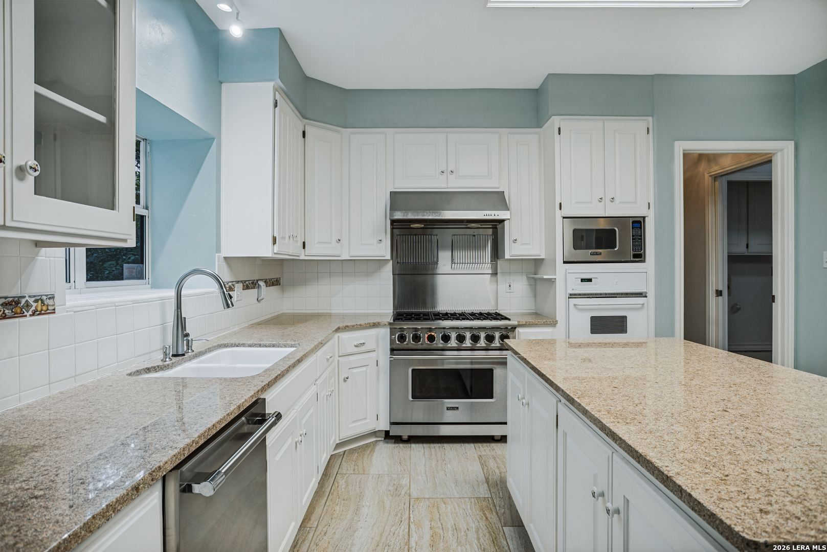 13238 HUNTERS VIEW ST, San Antonio, TX 78230