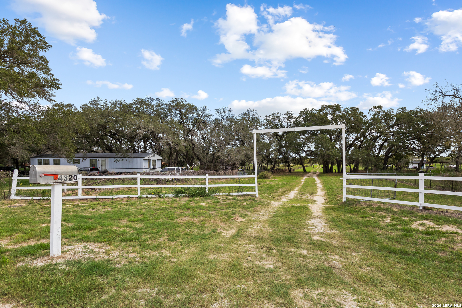 4320 County Road 331, Floresville, TX 78114
