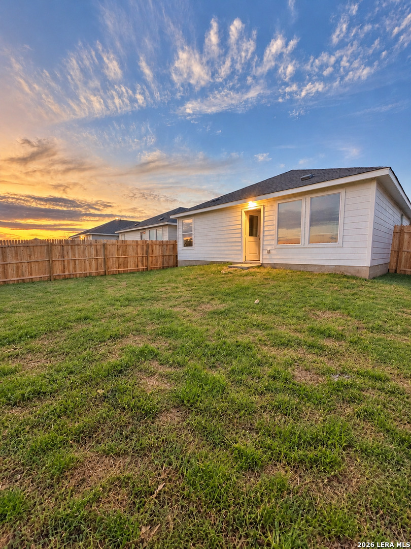 120 BRONCO RDG, Pleasanton, TX 78064
