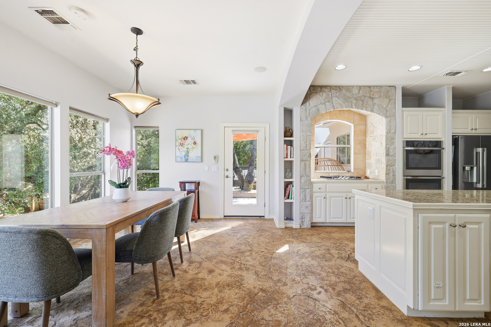 15610 Chinquapin, Helotes, TX 78023