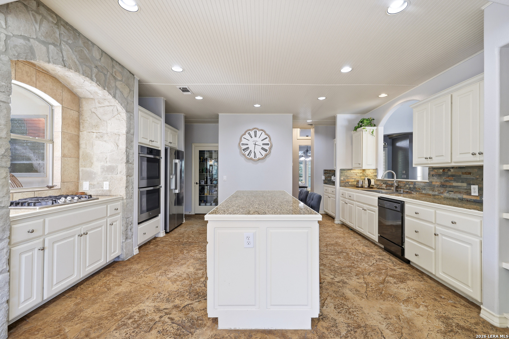 15610 Chinquapin, Helotes, TX 78023