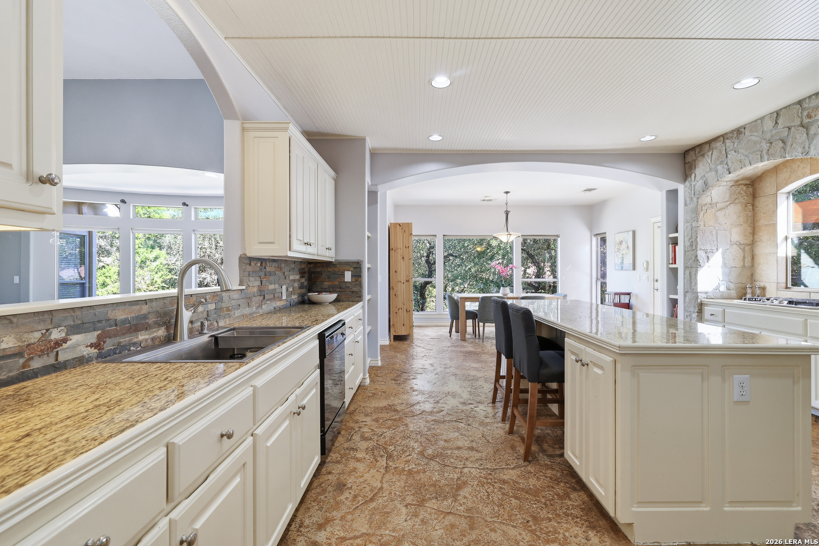 15610 Chinquapin, Helotes, TX 78023