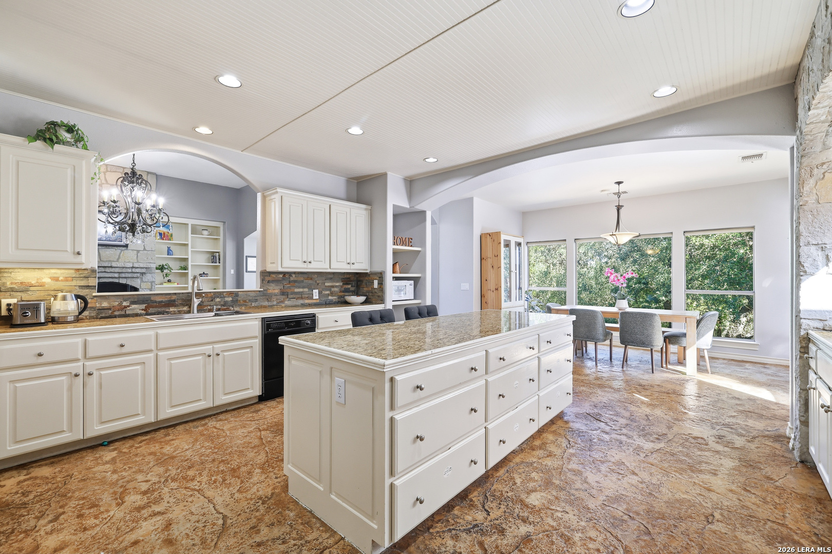 15610 Chinquapin, Helotes, TX 78023
