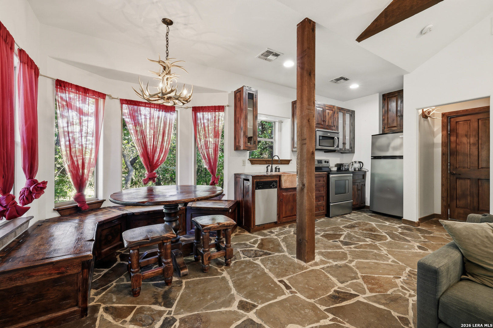 15610 Chinquapin, Helotes, TX 78023