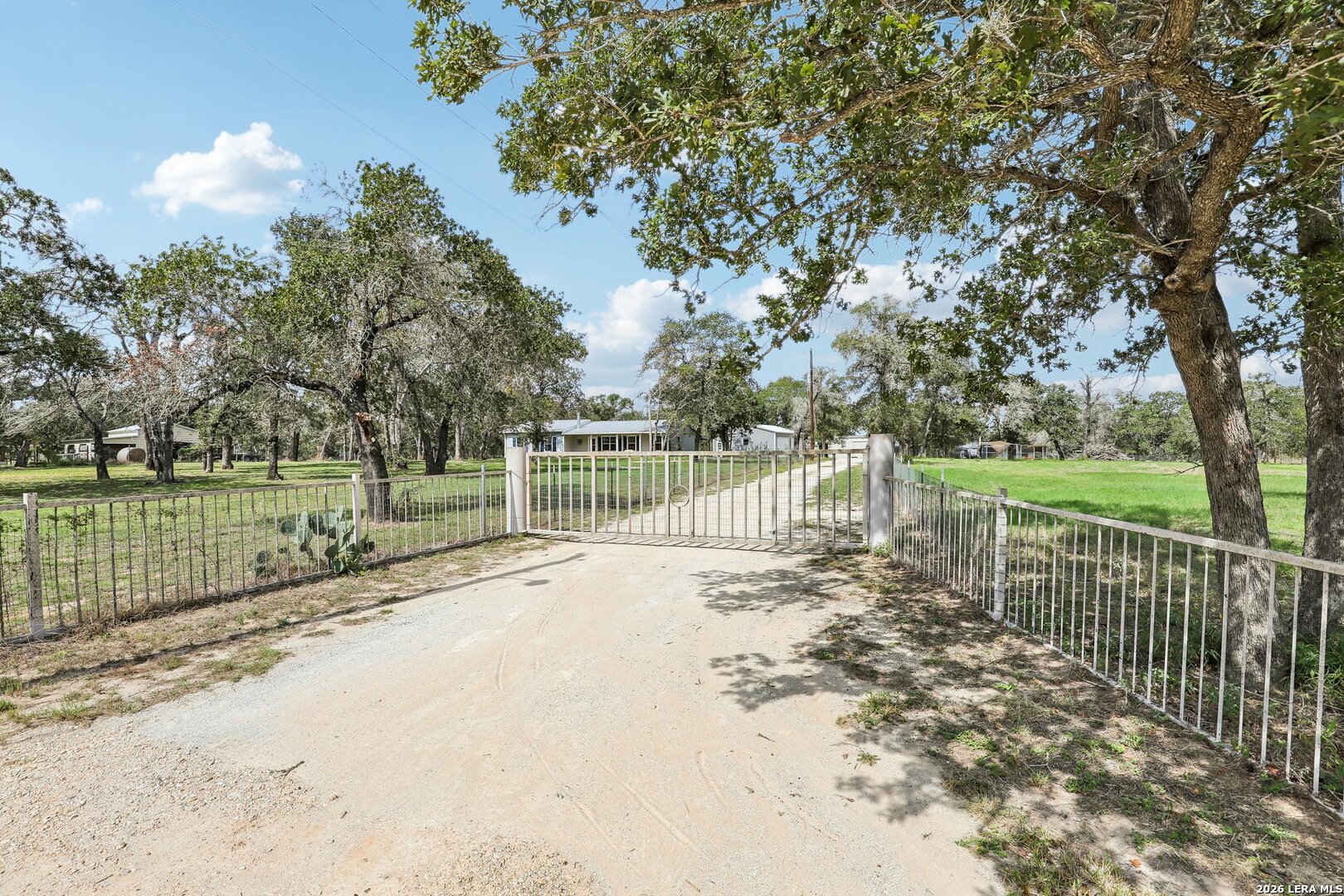 Property photo for 240 OAK HOLLOW DR, La Vernia, TX