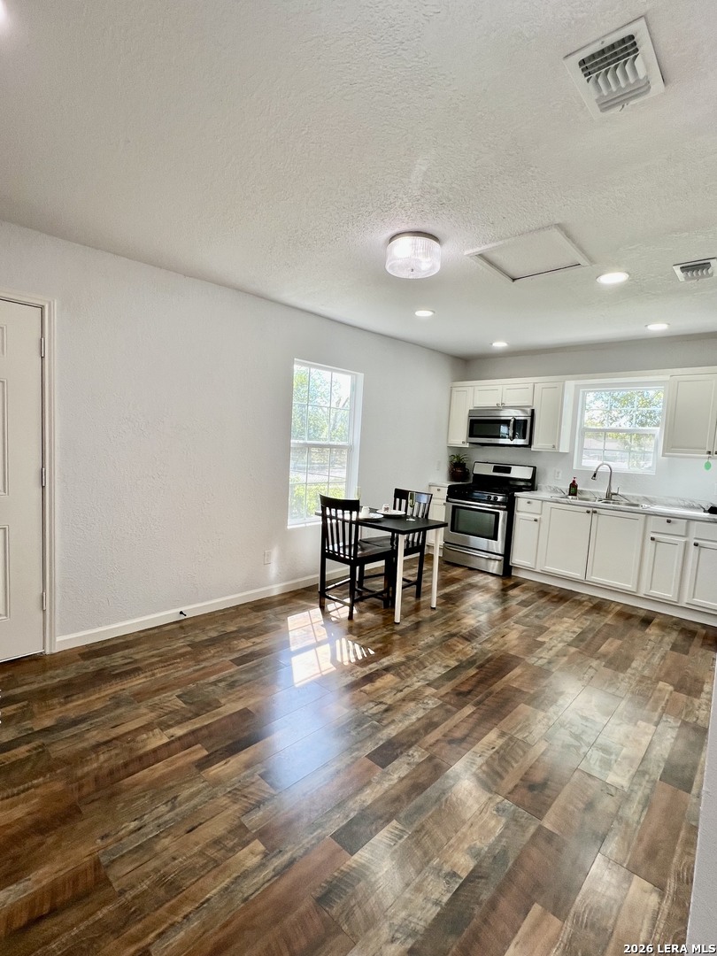 811 Vickers, photo 7