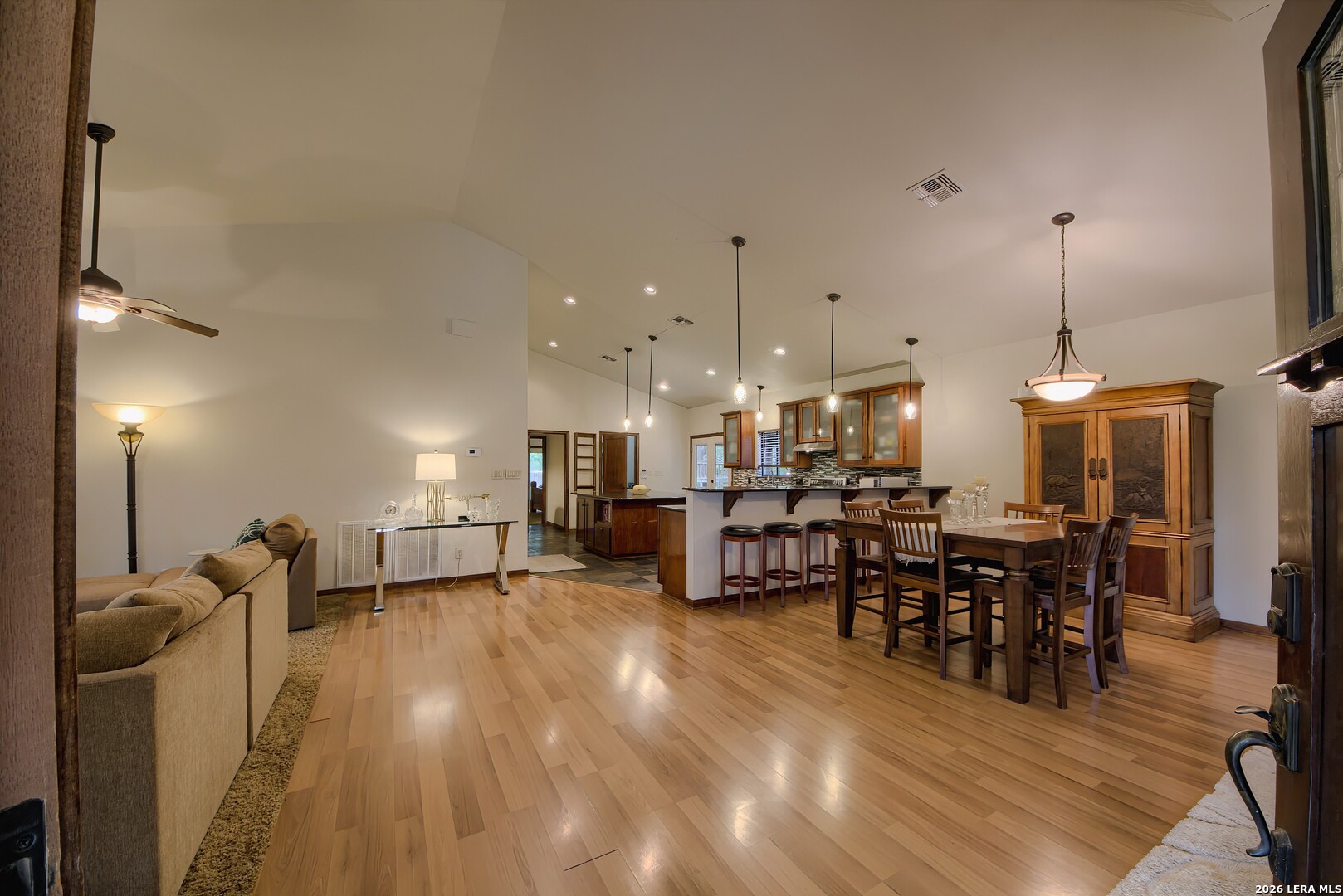 2805 Avenue H, Hondo, TX 78861