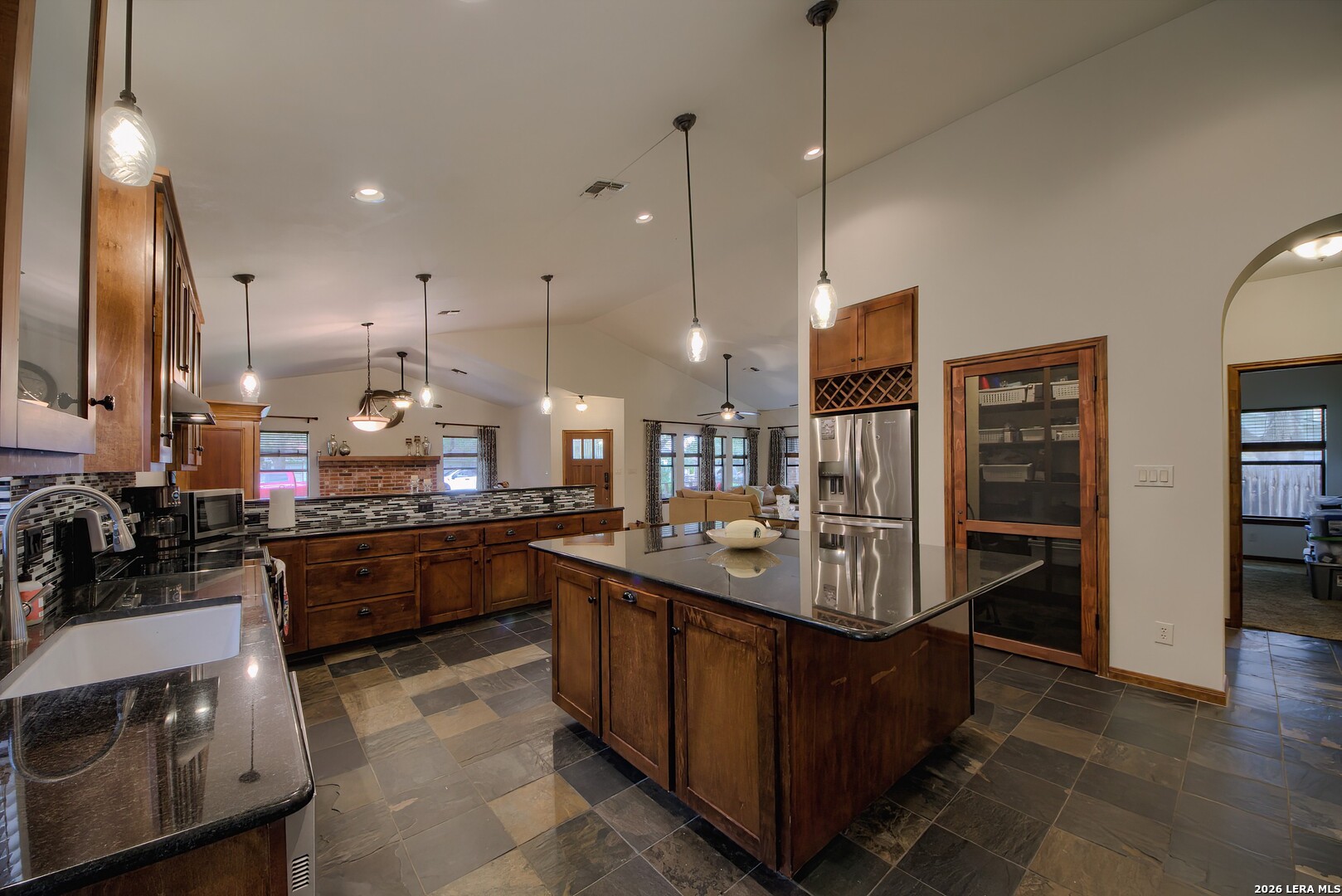 2805 Avenue H, Hondo, TX 78861