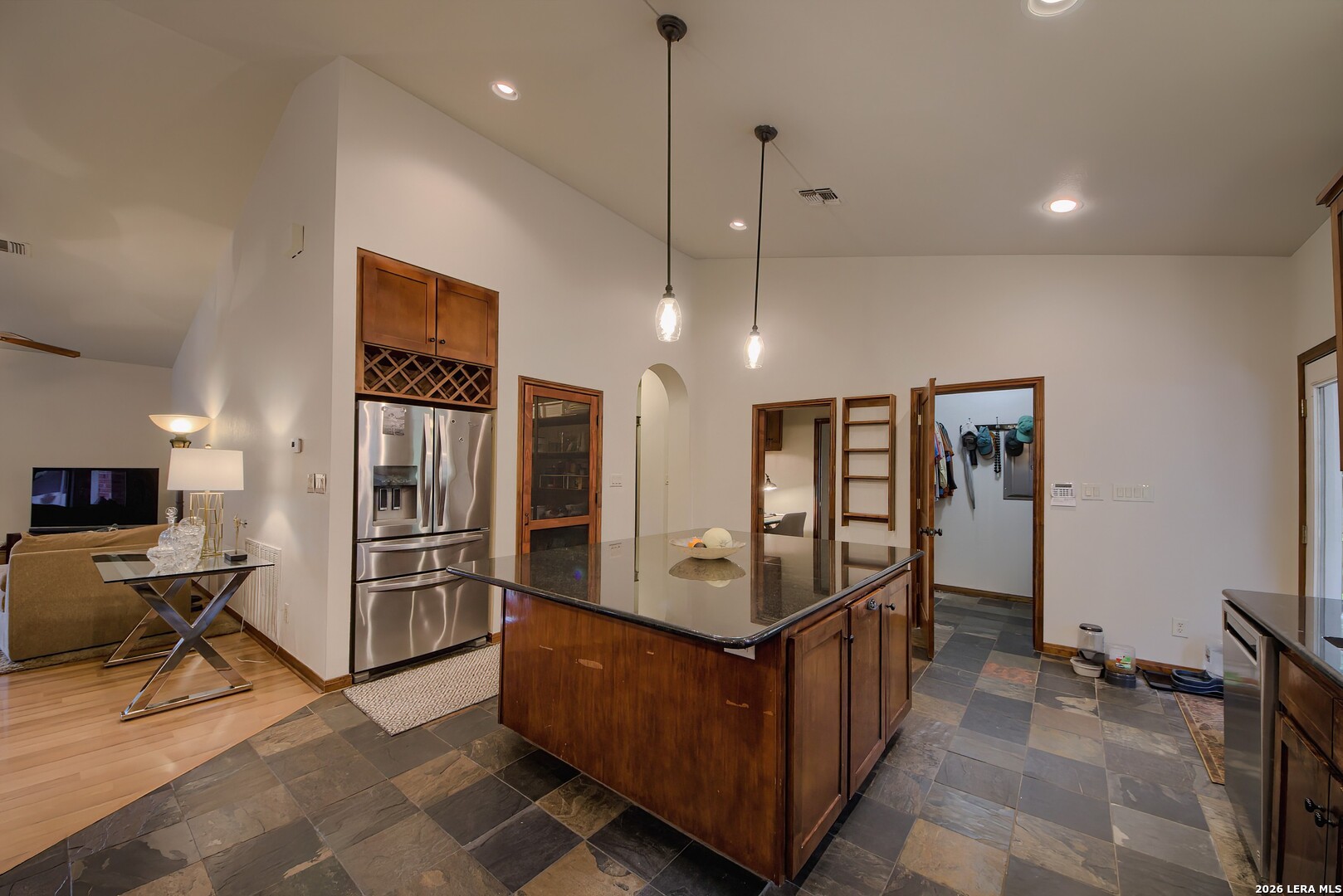 2805 Avenue H, Hondo, TX 78861