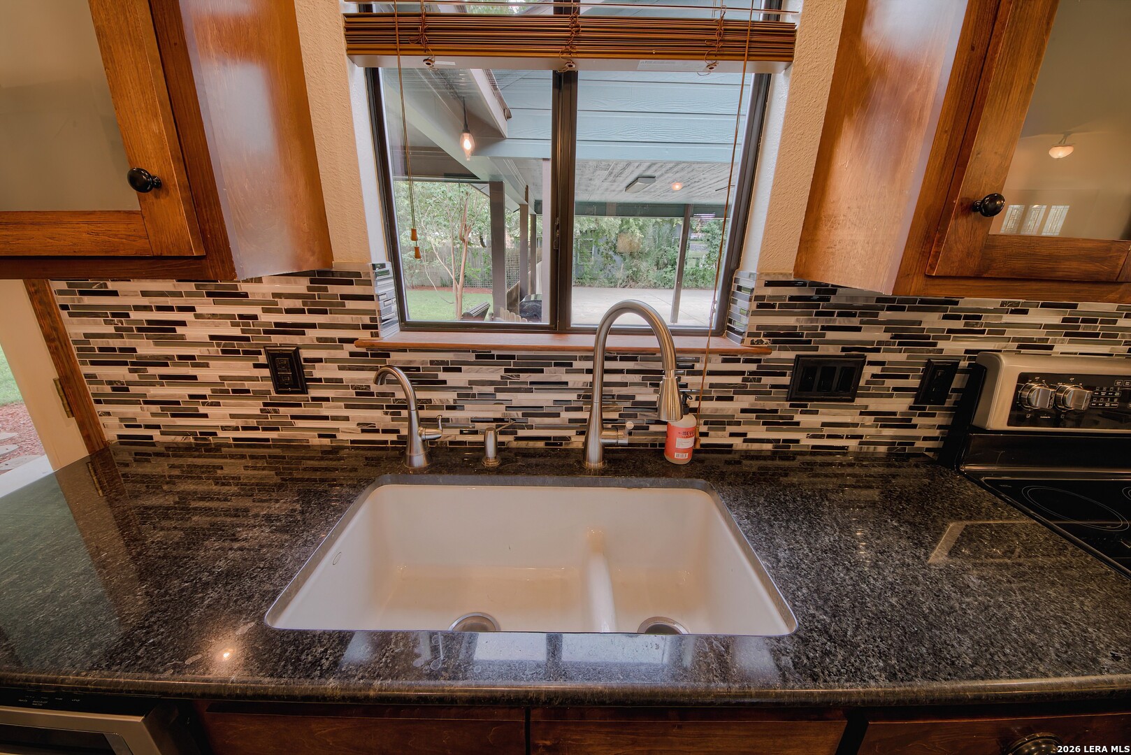 2805 Avenue H, Hondo, TX 78861