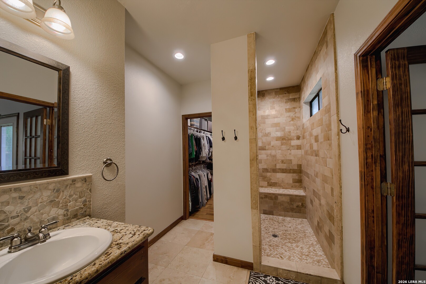2805 Avenue H, Hondo, TX 78861