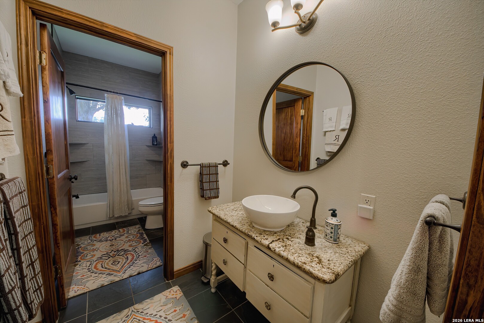 2805 Avenue H, Hondo, TX 78861