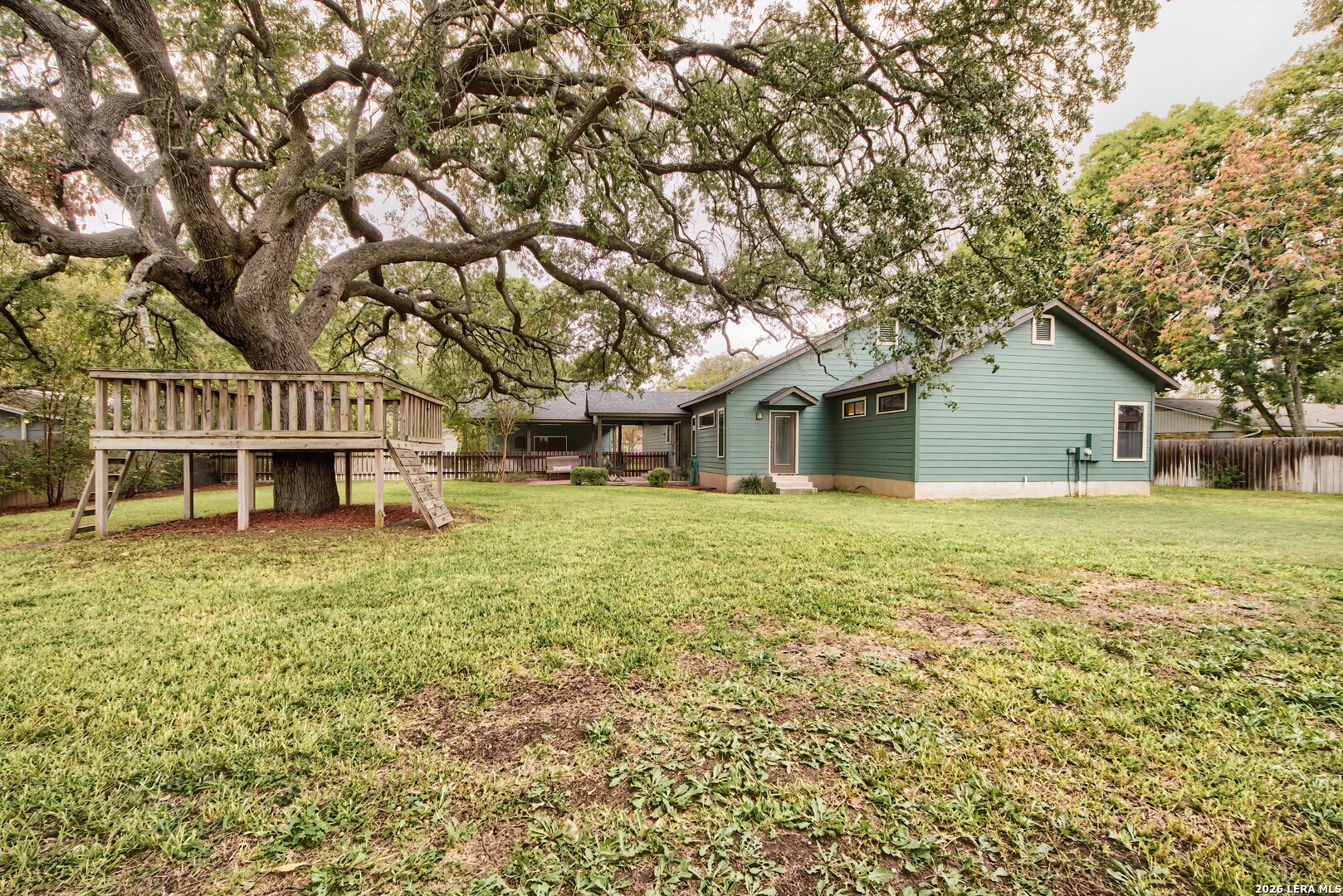 2805 Avenue H, Hondo, TX 78861
