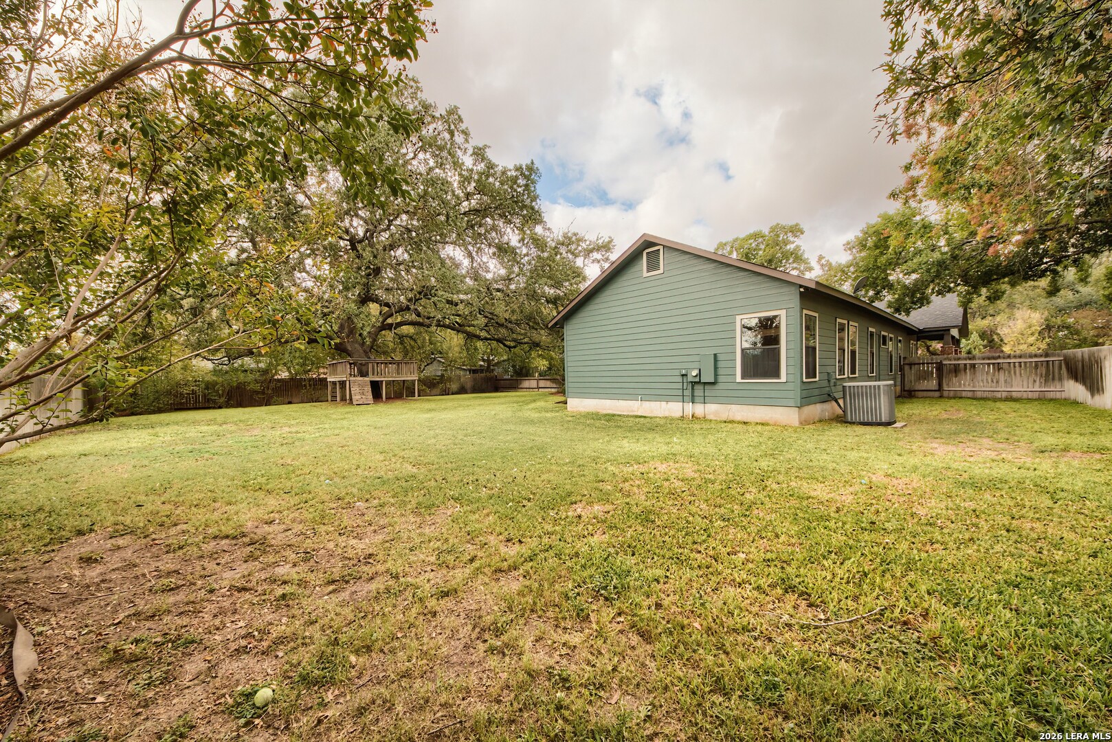 2805 Avenue H, Hondo, TX 78861