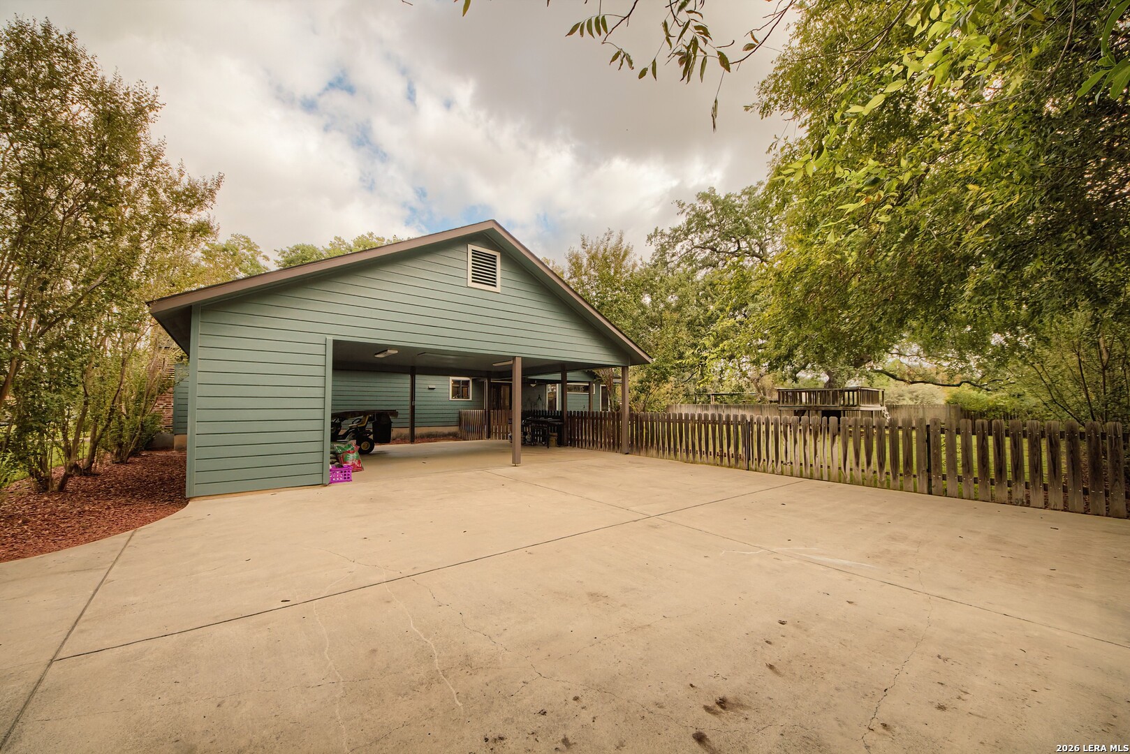 2805 Avenue H, Hondo, TX 78861