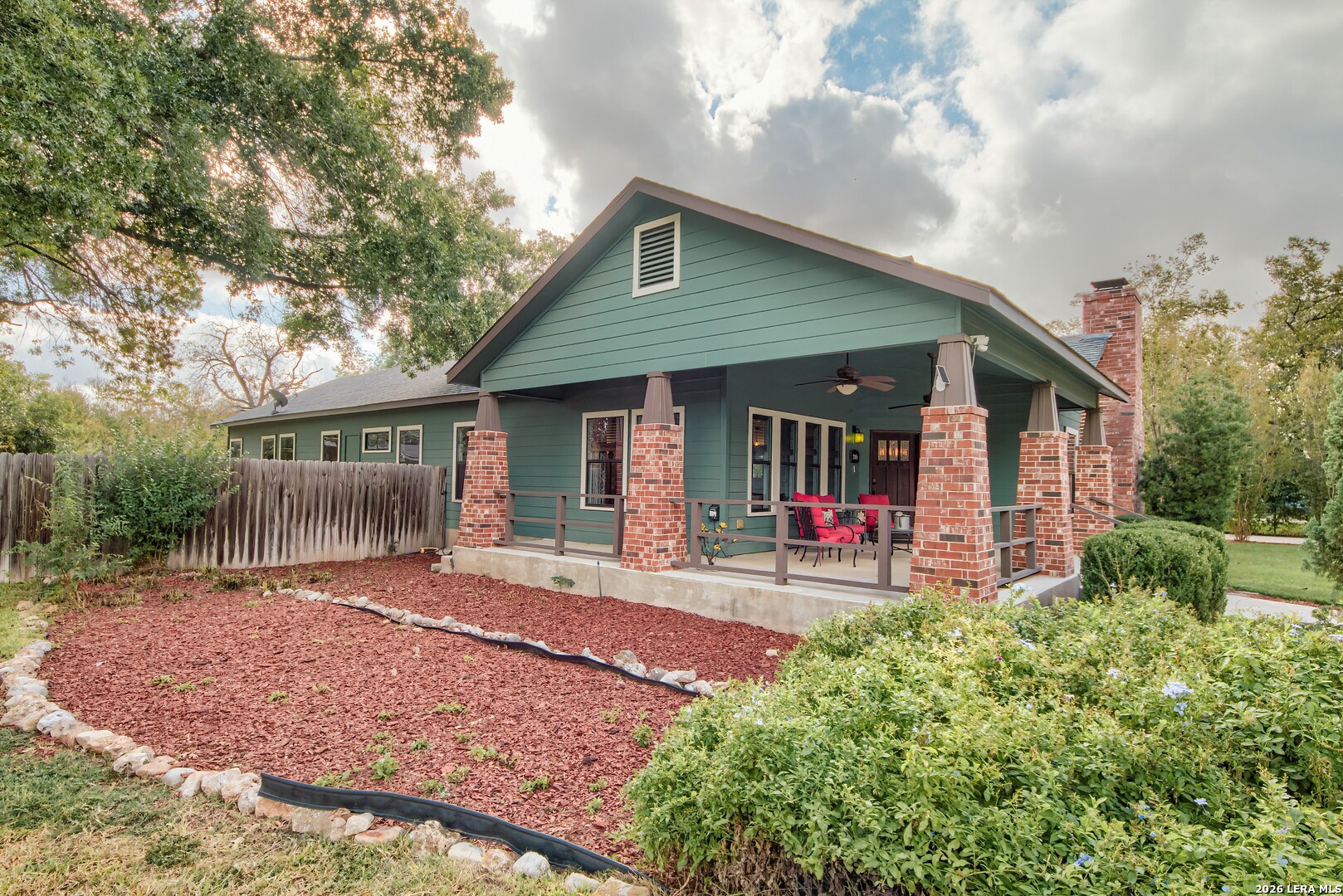 2805 Avenue H, Hondo, TX 78861