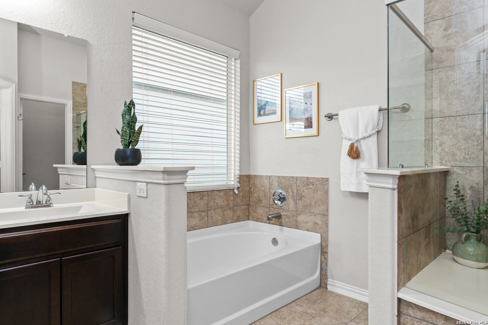 8240 BREEZY CV, Selma, TX 78154