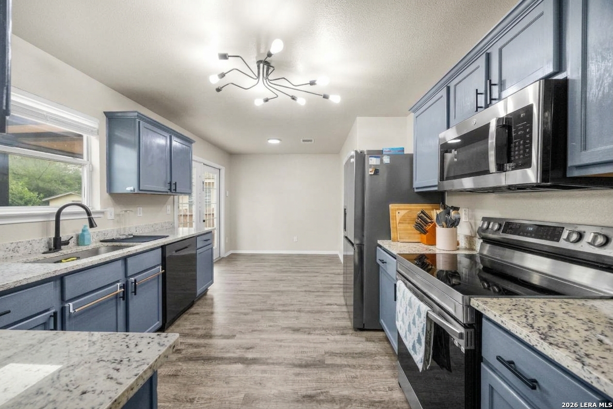 6914 CARIBOU CRK, San Antonio, TX 78244