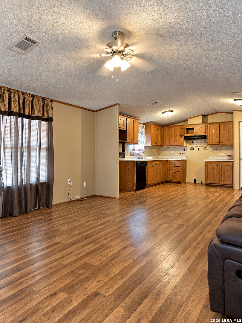 512 SW Hickey, Cotulla, TX 78014