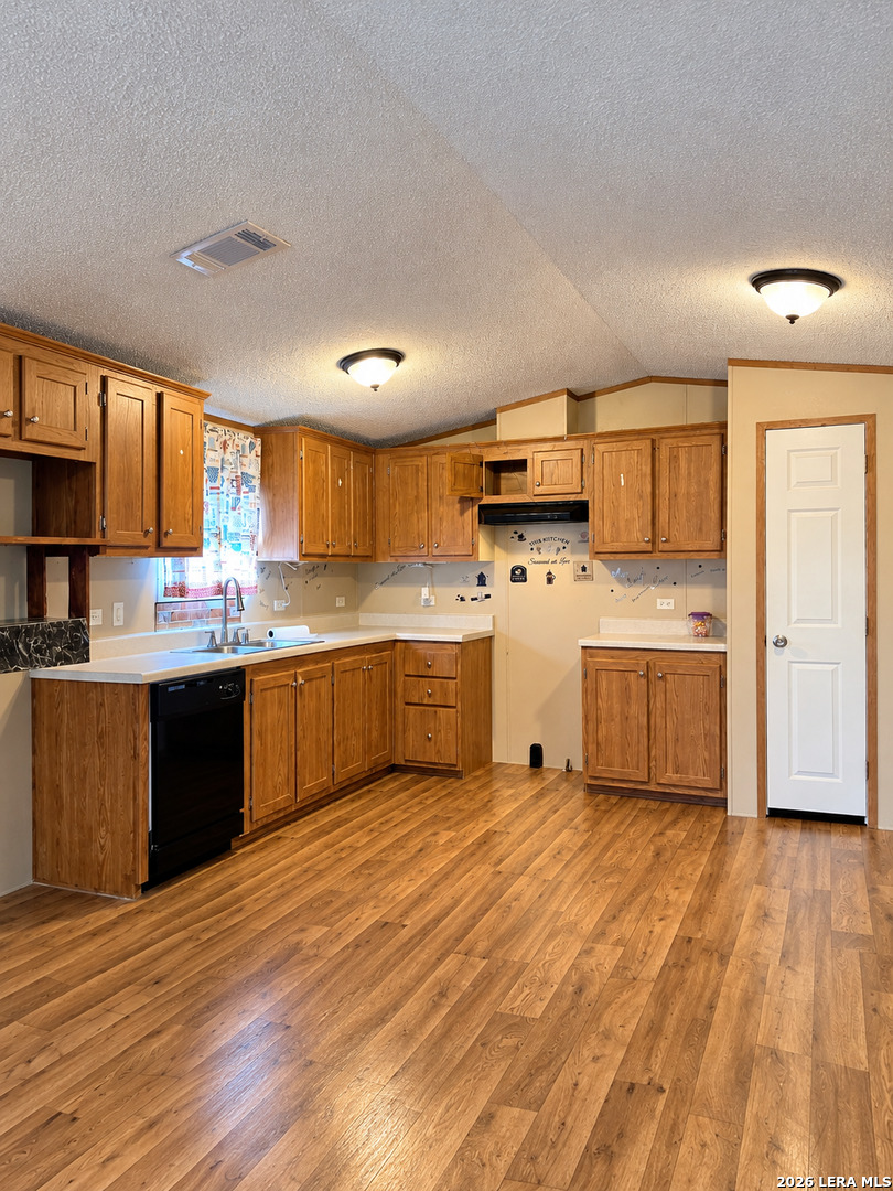 512 SW Hickey, Cotulla, TX 78014