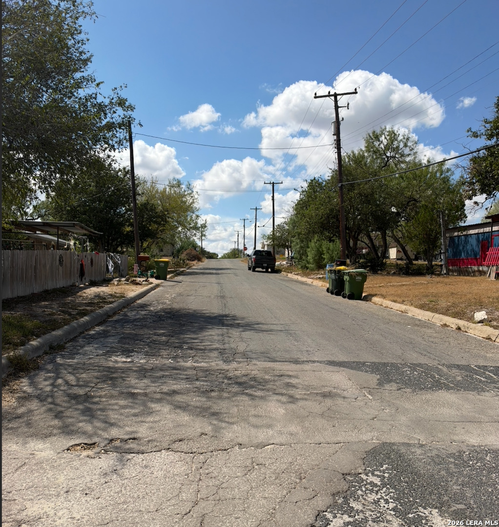 910 PETTUS ST, Kenedy, TX 78119