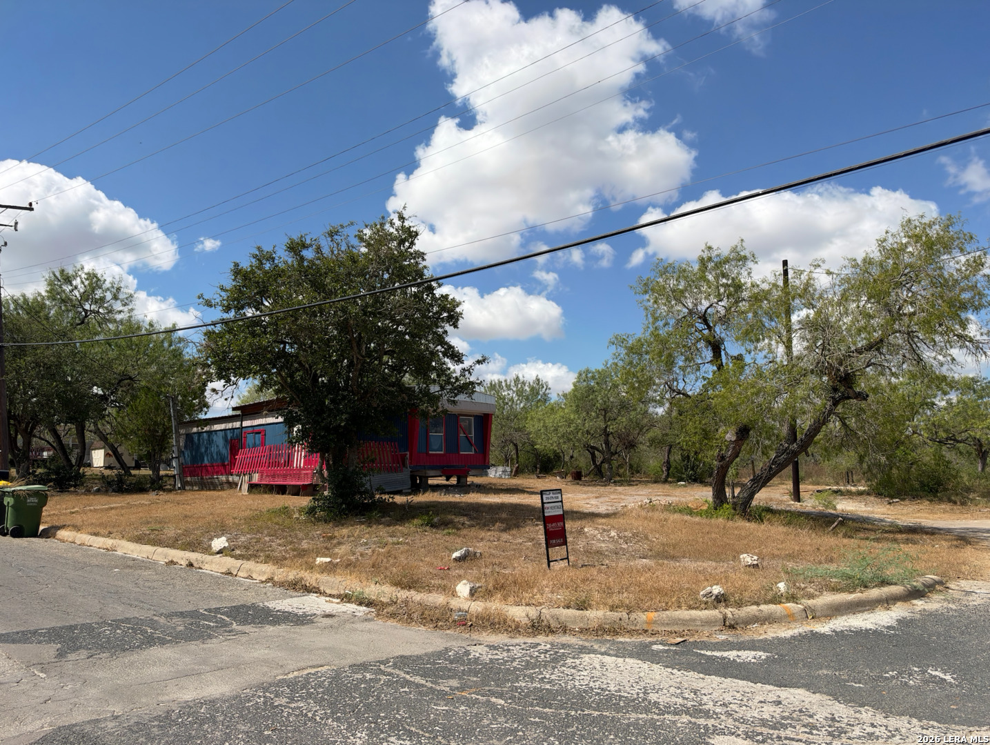 910 PETTUS ST, Kenedy, TX 78119