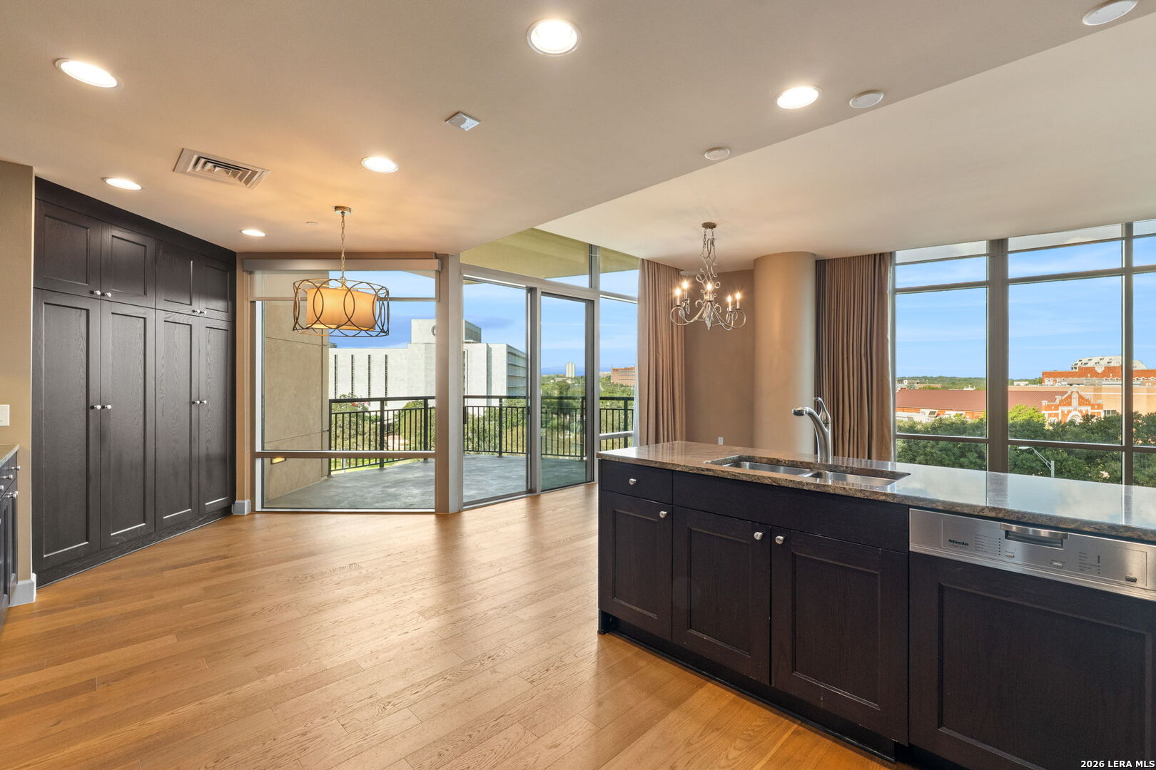 4242 Broadway, #UNIT 404, San Antonio, TX 78209