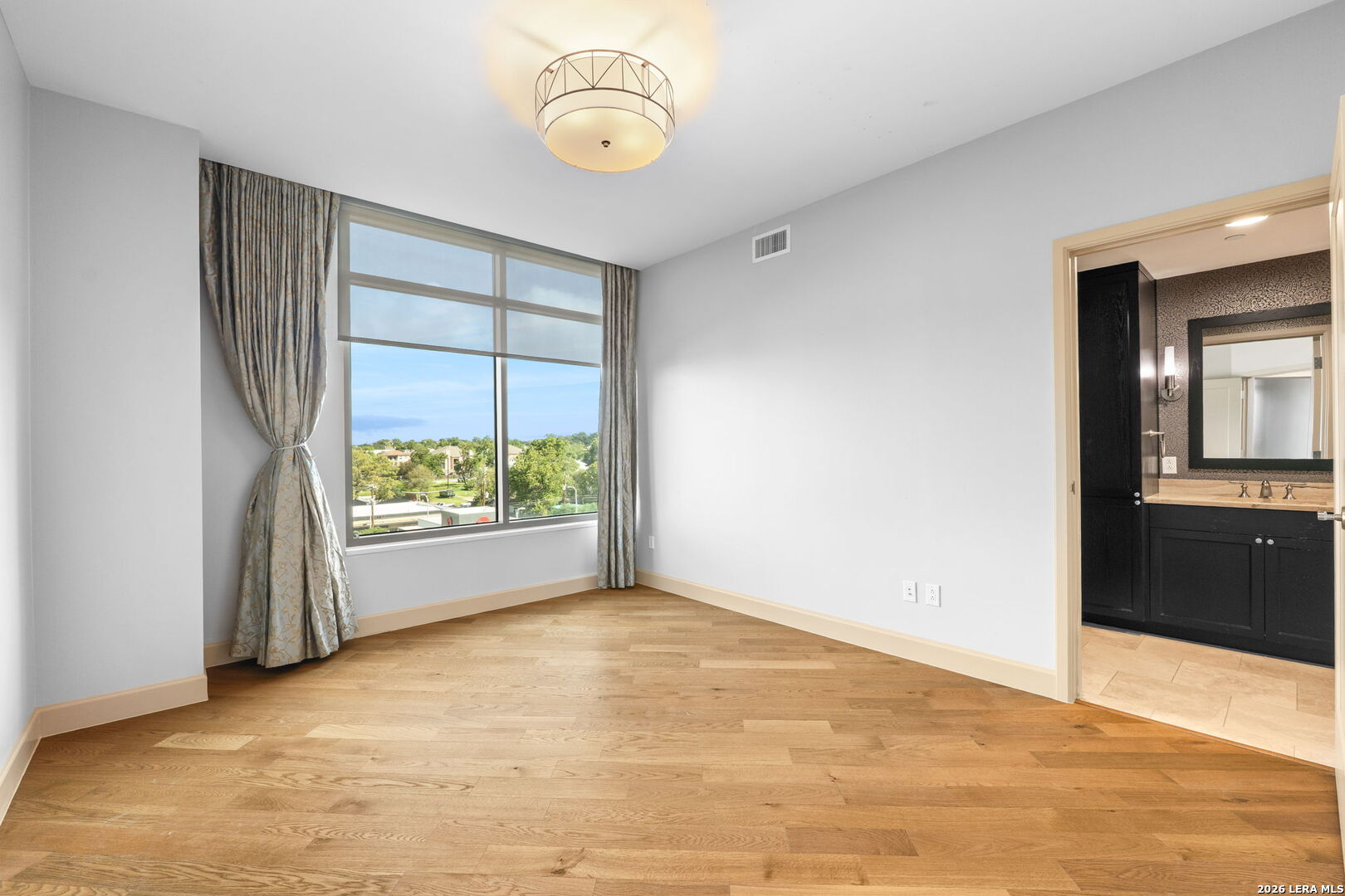 4242 Broadway, #UNIT 404, San Antonio, TX 78209