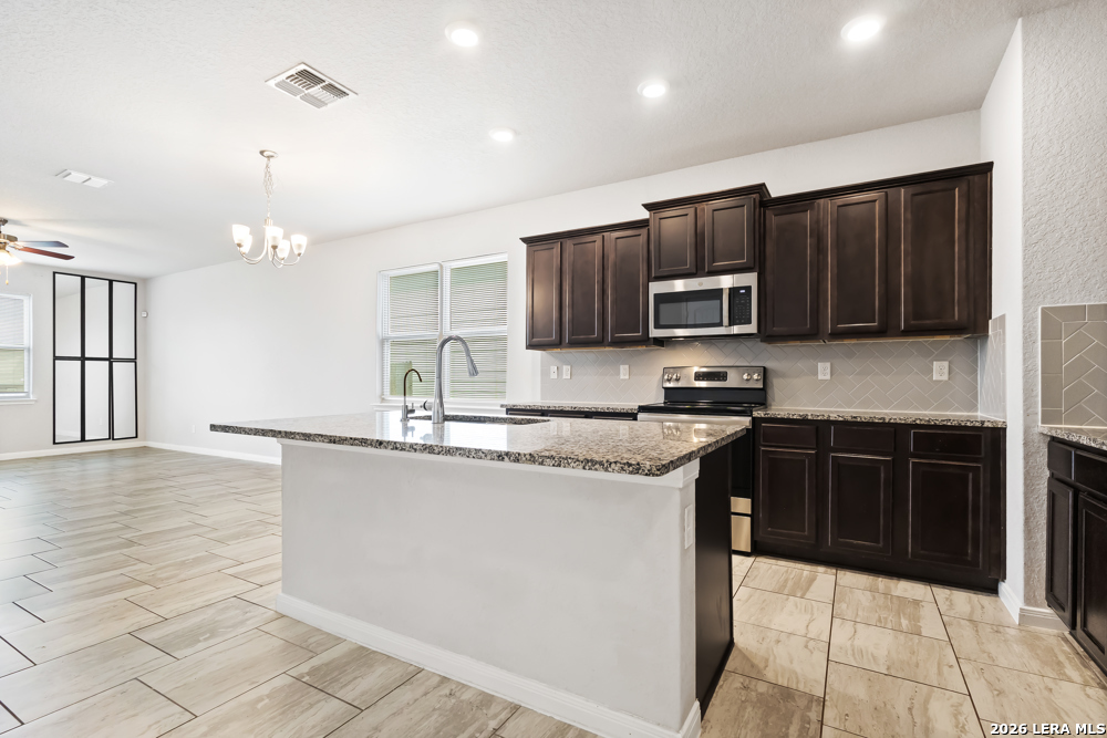 9122 PORTOBELLO WAY, Converse, TX 78109