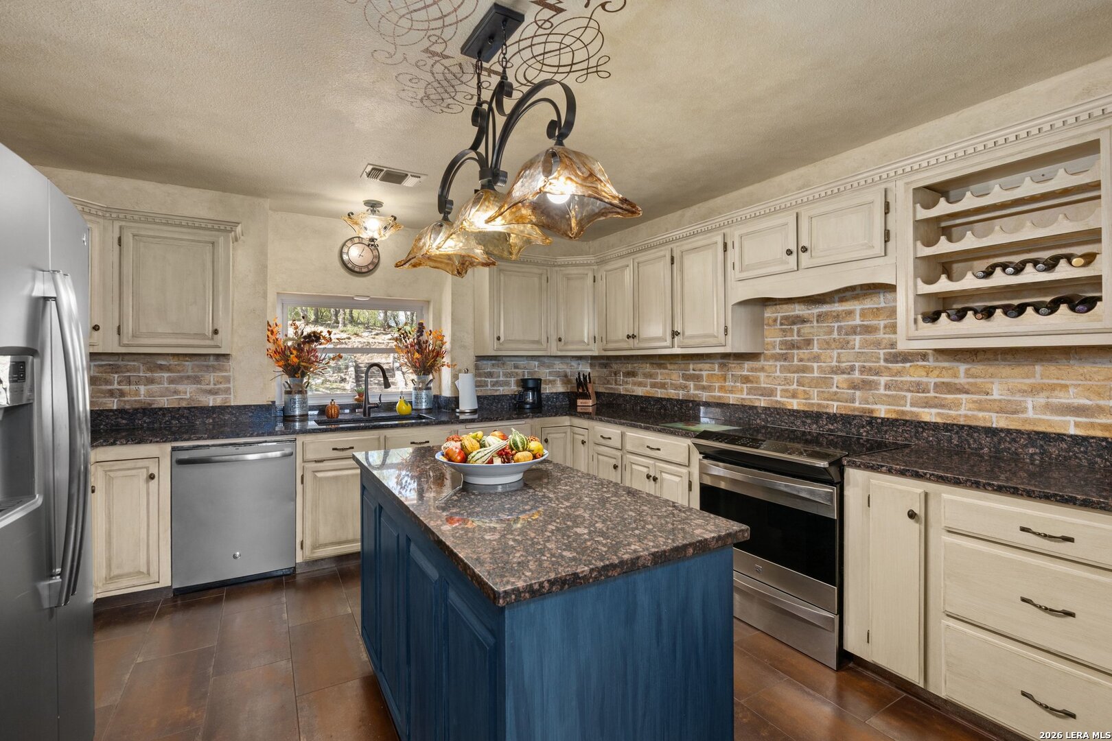 783 Lakeridge Loop, Lakehills, TX 78063