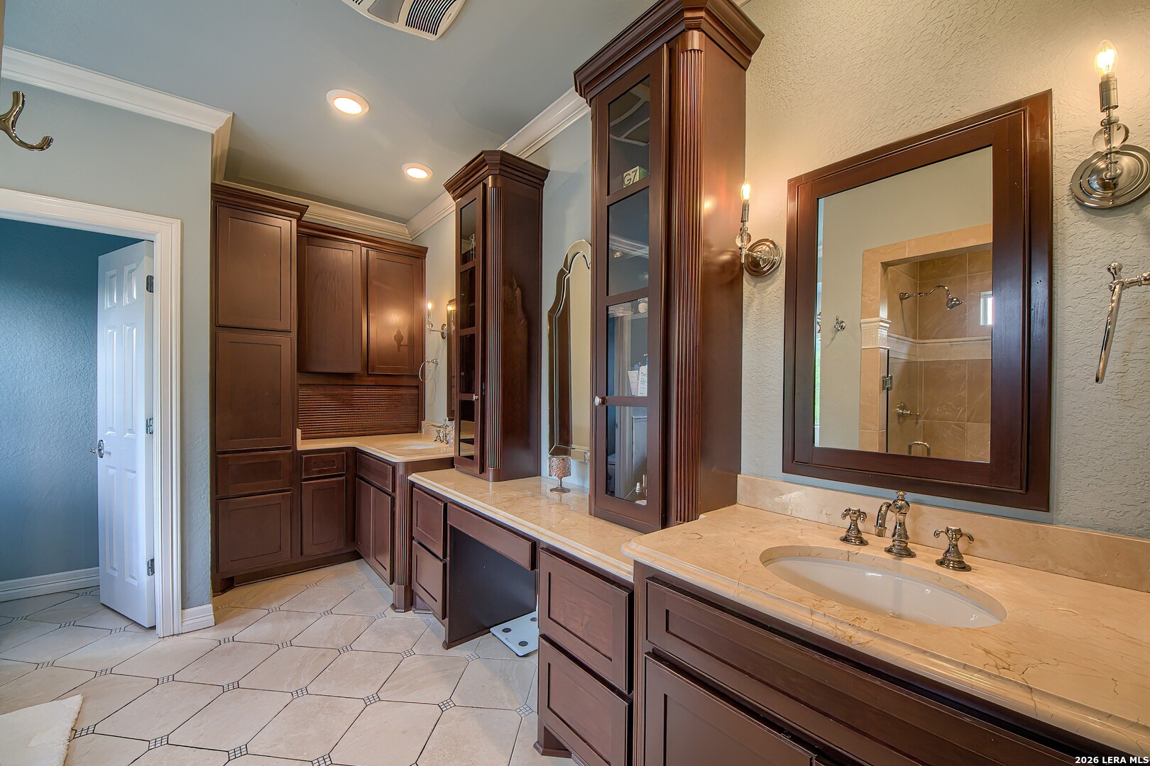 613 N Rolling View, San Antonio, TX 78253